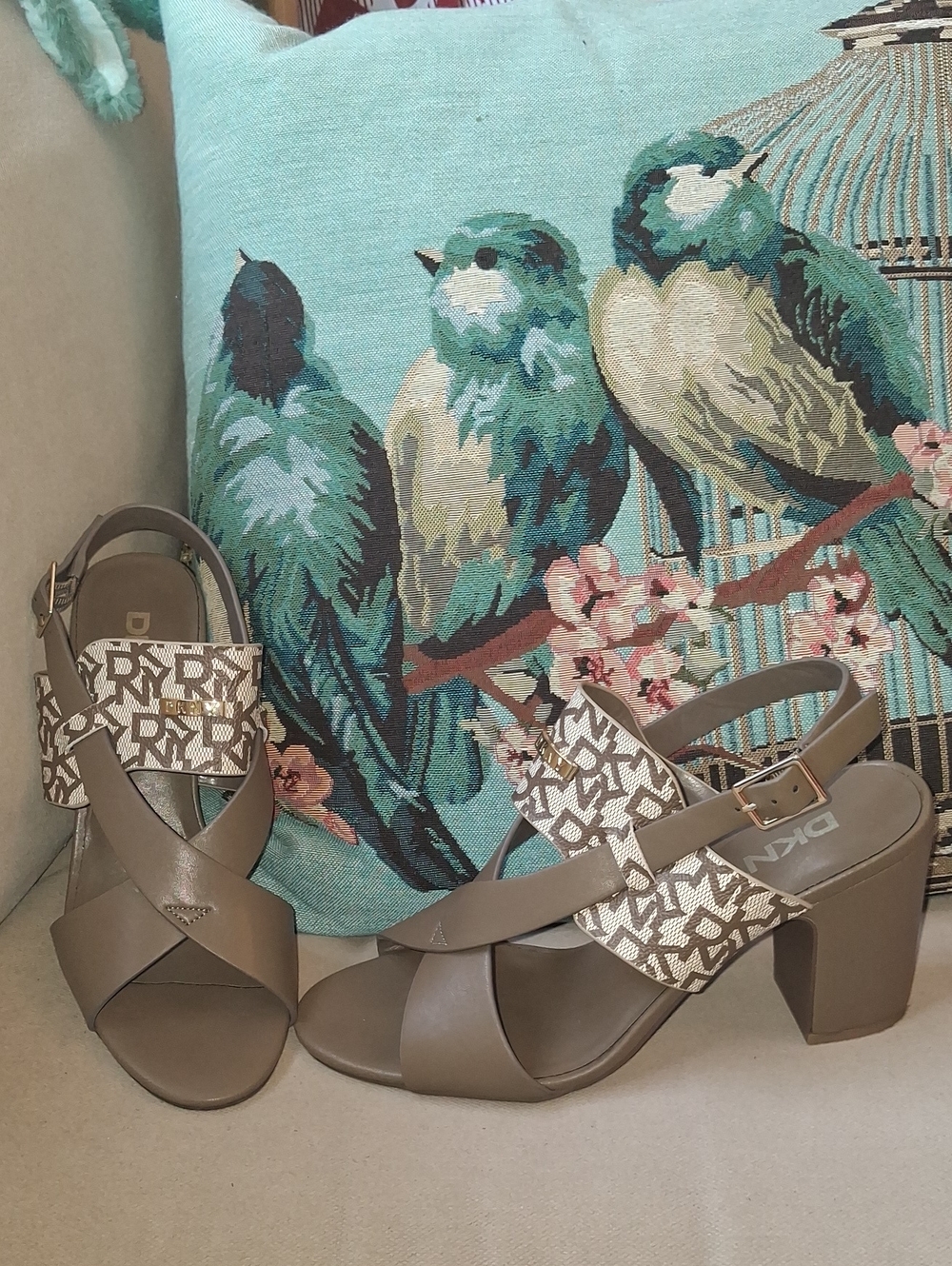 DKNY TAUPE & CREAM Sandals